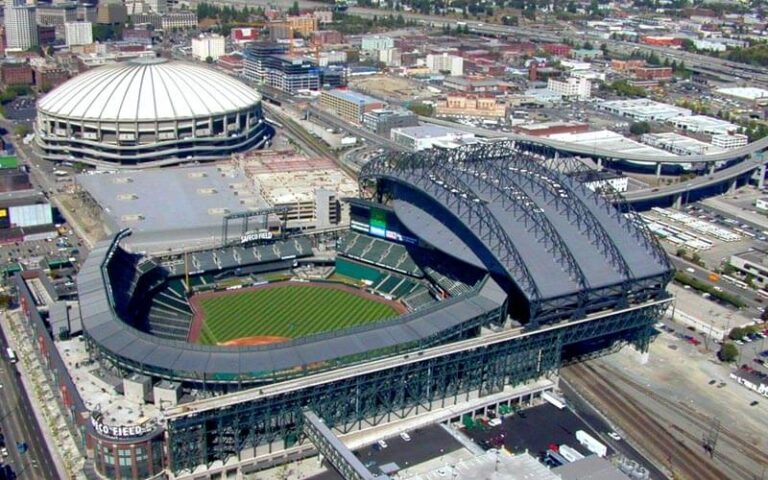 湖人瞄准东,詹强援,三大悍将交,金年会体育,在线体育博彩,实时投注,体育赛事,高赔率平台