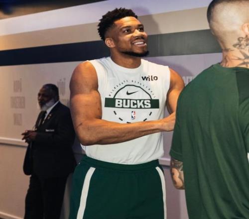 传奇中场费,尔南迪尼奥,退役,金年会体育,在线体育博彩,实时投注,体育赛事,高赔率平台