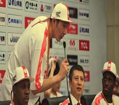 姆巴佩转会,争议升级,巴黎报价,金年会体育,在线体育博彩,实时投注,体育赛事,高赔率平台