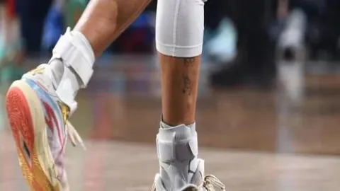 丹麦奥运冠军安赛龙因背伤手术修养，羽毛球赛场短期告别