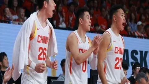 湖人逆袭胜强敌，三大巨星合力砍下85分！詹姆斯回暖，逼近4.2万分里程碑！